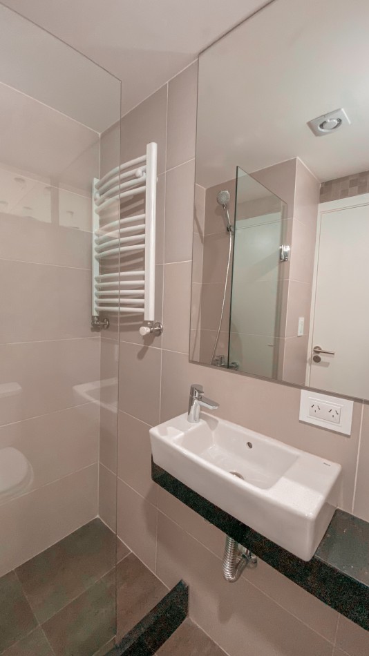 Venta | 2 dormitorios con balcon y cochera | Ov Lagos 1141