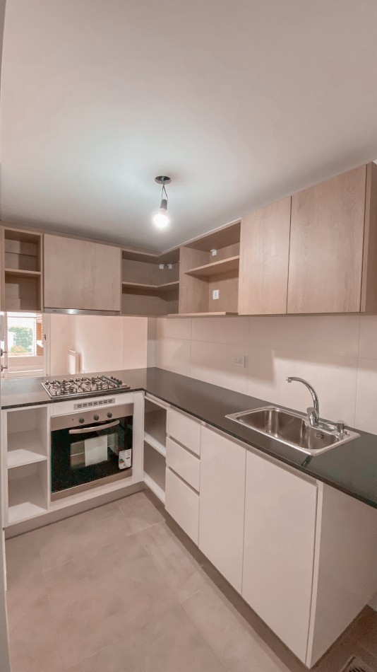 Venta | 2 dormitorios con balcon y cochera | Ov Lagos 1141