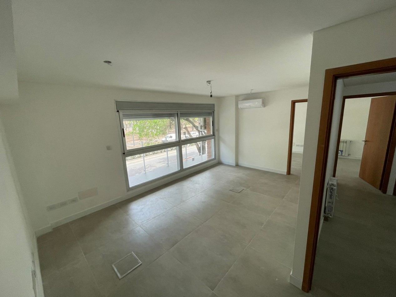 Alquiler | Oficinas con patio | Av Pellegrini 2618