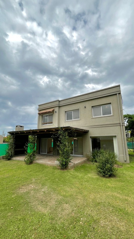 ALQUILER | CASA 3 HABITACIONES | SANTA COLOMA 9094