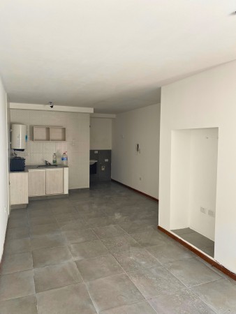 Venta | Monoambiente con patio | Suipacha 765