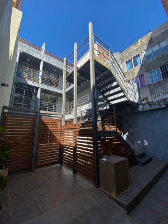 Venta | Monoambiente con patio | Suipacha 765