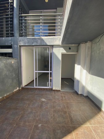 Venta | Monoambiente con patio | Suipacha 765