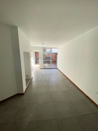 Venta | Monoambiente con patio | Suipacha 765