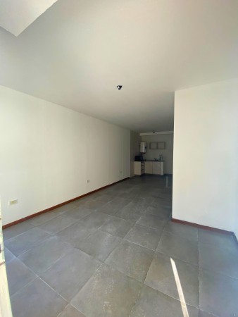 Venta | Monoambiente con patio | Suipacha 765