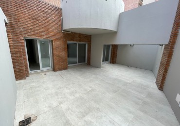 Alquiler | Oficinas con patio | Av Pellegrini 2618