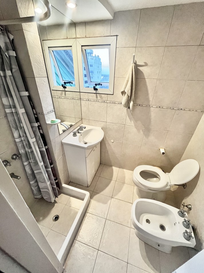 VENTA | 2 HABITACIONES + COMODIN | 3 DE FEBRERO 66