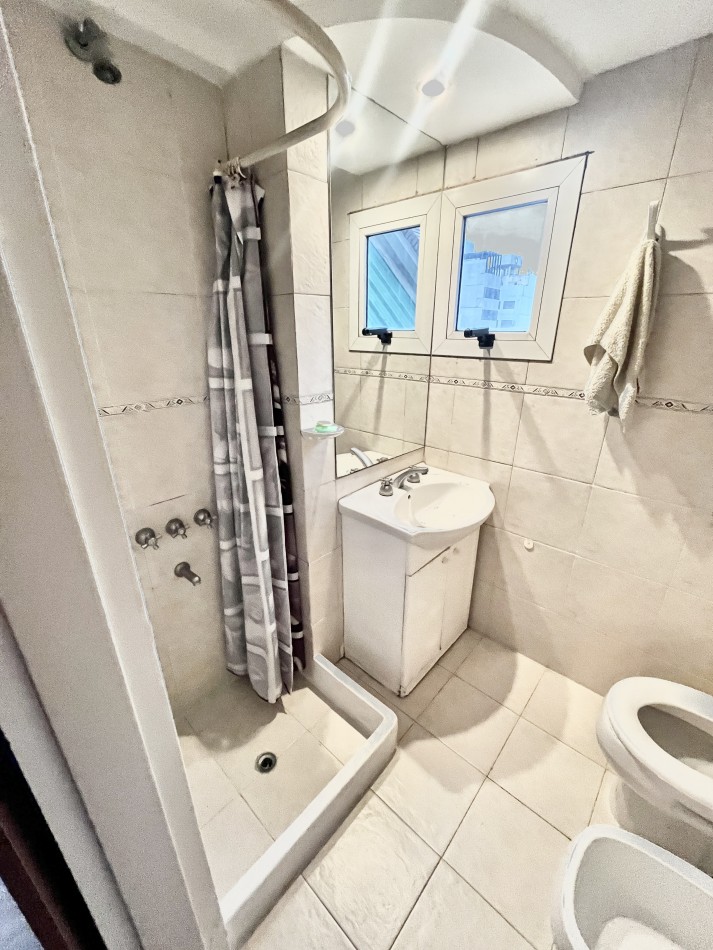 VENTA | 2 HABITACIONES + COMODIN | 3 DE FEBRERO 66